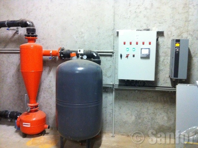 Installation de pompage Sanfor : filtration, régulation et armoire de contrôle